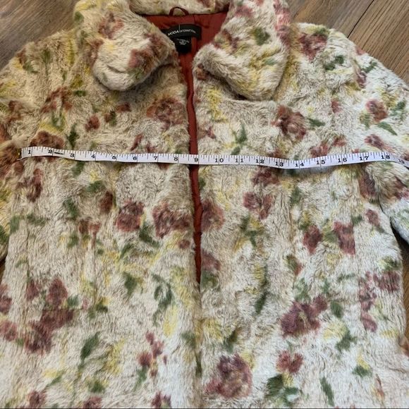 Moda International Faux Fur Jacket - Picture 6 of 8